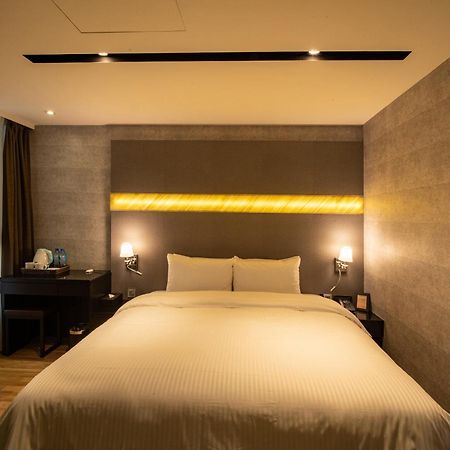 Fengjia Hotel Bell Taichung Exterior foto