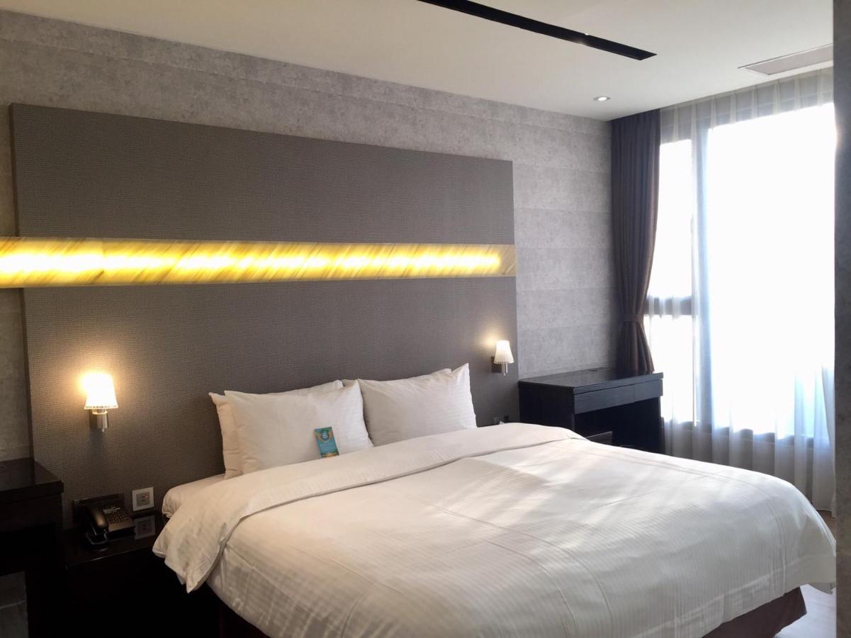 Fengjia Hotel Bell Taichung Exterior foto